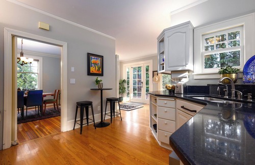Whitford Casa | Charming 3-bedroom house with WiFi, AC in peaceful Portland