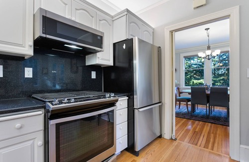Whitford Casa | Charming 3-bedroom house with WiFi, AC in peaceful Portland