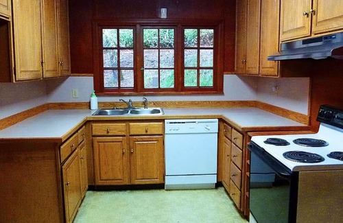Cedar Hills Casa | Charming 3-bedroom house surrounded by old-growth forest, Portland