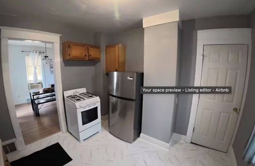 Rockford Casa | Charming 3-bedroom house in lovely Rockford with Window AC
