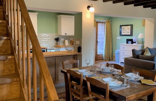 Anlhiac Casa | Charming 3-bedroom house with WiFi in Narthiac La Maison Galloise-Honeysuckle