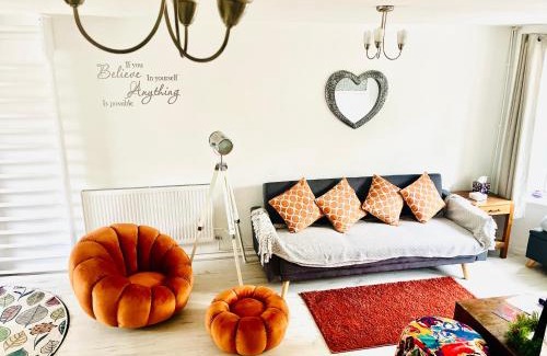 Weybridge Casa | Charming 3 bedroom house with garden