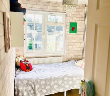 Weybridge Casa | Charming 3 bedroom house with garden