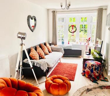 Weybridge Casa | Charming 3 bedroom house with garden