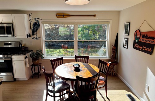 Dauphin Casa | Charming 3-bedroom house on Stony Creek