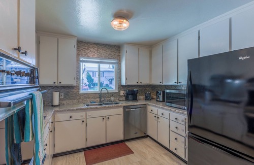 Fremont Casa | Charming 3-bedroom house in delightful Fremont with AC