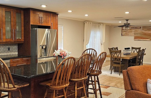 Garland Casa | Charming 3-bedroom house in Garland with WiFi and AC
