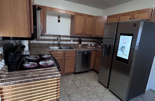 Central Gardens Casa | Charming 3-bedroom house with AC and WiFi in Charming Midtown Memphis Area