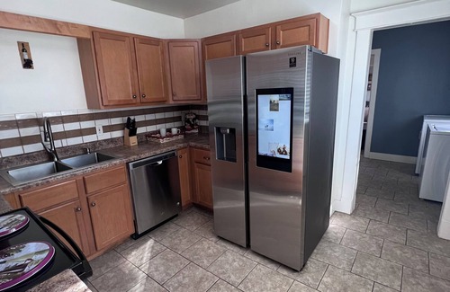 Central Gardens Casa | Charming 3-bedroom house with AC and WiFi in Charming Midtown Memphis Area