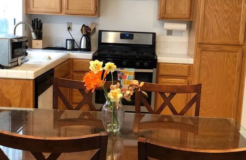 Vallejo Casa | Charming 3-bedroom house in tranquil Vallejo with WiFi, AC