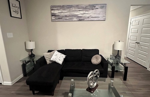 Iowa Colony Casa | Charming 3-bedroom house in marvelous Arcola with AC, WiFi