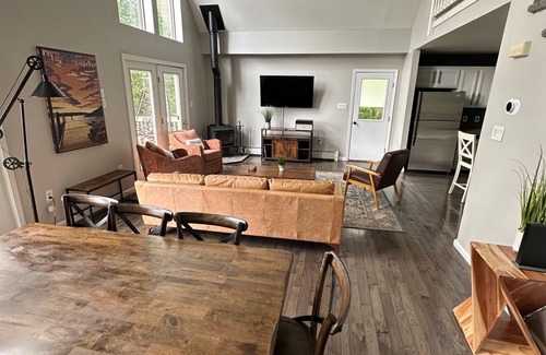 Athens Casa | Charming 3-bedroom house in the Catskills-Sleepy Hollow Lake community