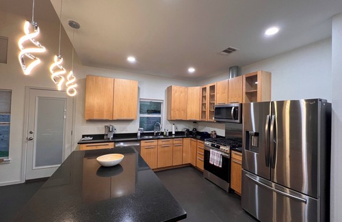 South Lamar Casa | Charming 3-bedroom house in central Austin