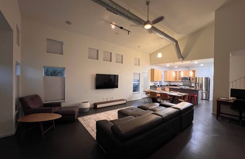 South Lamar Casa | Charming 3-bedroom house in central Austin