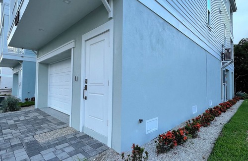 Cortez Casa | Charming 3-bedroom house on the water in delightful Cortez minutes to the Beach