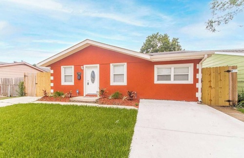 Kenner - Louis Armstrong International Airport Casa | Charming 3-bedroom house in Kenner- Safe.. 15 mins to NOLA- Near MSY Airport