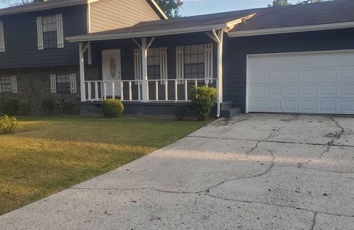 Morrow Casa | Charming 3-bedroom house with WiFi, AC in lovely Morrow