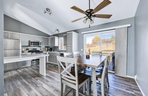 North Central Omaha Casa | Charming 3-bedroom house with 4 beds