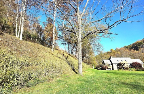 Industrial Casa | Charming 2-bedroom house on working farm in Salem, West Virginia,