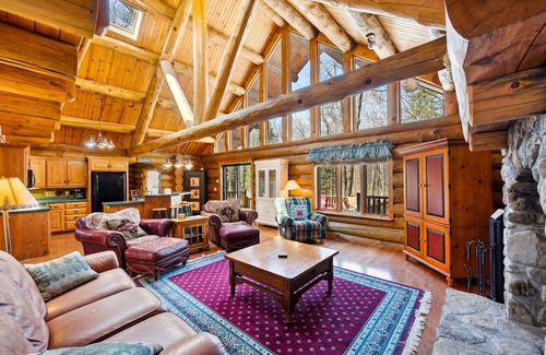 Egg Harbor Cabina | Charming 3-bedroom Log Cabin by the lake