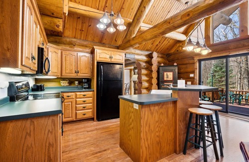 Egg Harbor Cabina | Charming 3-bedroom Log Cabin by the lake