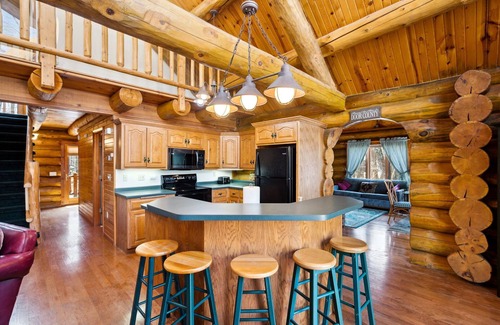 Egg Harbor Cabina | Charming 3-bedroom Log Cabin by the lake