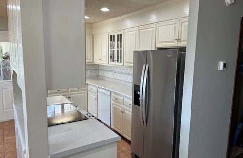 Cobb Casa | Charming 3-bedroom lake house with WiFi and AC in Cobb, Georgia. Has Dish TV.