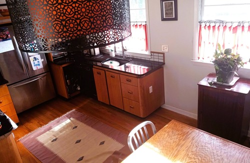 Atlanta Casa | Charming 3-bedroom Mid Century Modern bungalow in wonderful Atlanta with AC