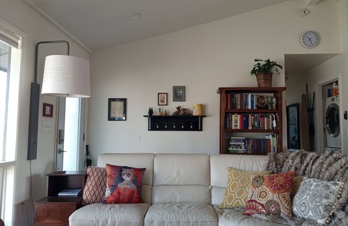 Atlanta Casa | Charming 3-bedroom Mid Century Modern bungalow in wonderful Atlanta with AC