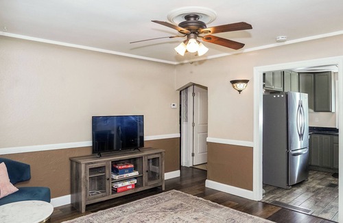 Central - Terry Casa | Charming 3 bedroom Midtown Cottage