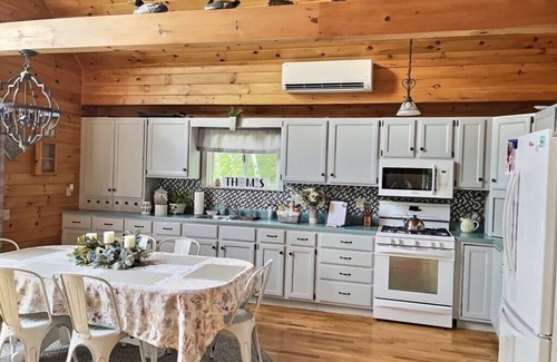 Otis Casa | Charming 3 bedroom on Beech Hill Pond close to Ellsworth and Bar Harbor WiFi, AC