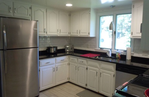 Centerville Casa | Charming 3-bedroom Pool-house with AC and Wi-Fi in Centerville.
