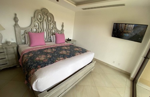 Cabo San Lucas Complejo | Charming 3-bedroom residence, 5-star resort in Cabo San Lucas