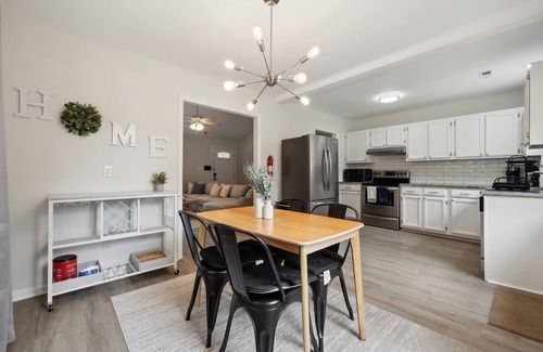 Harrisburg Casa | Charming 3-Bedroom Retreat with Fire Pit ~10min to UNCC