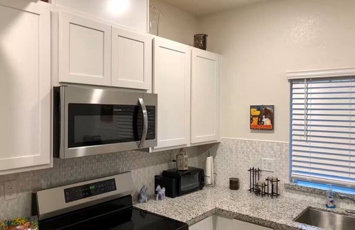 Westlake Casa | Charming 3-bedroom Smart home in Sacramento with AC, sleep number in Master
