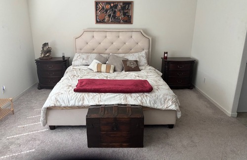 Westlake Casa | Charming 3-bedroom Smart home in Sacramento with AC, sleep number in Master