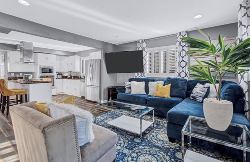 Northeast Casa | Charming 3-bedroom townhome w/ free parking in Washington/ Oasis outdoor fam-fri