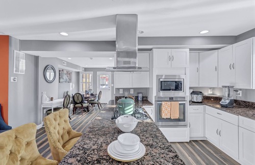 Northeast Casa | Charming 3-bedroom townhome w/ free parking in Washington/ Oasis outdoor fam-fri
