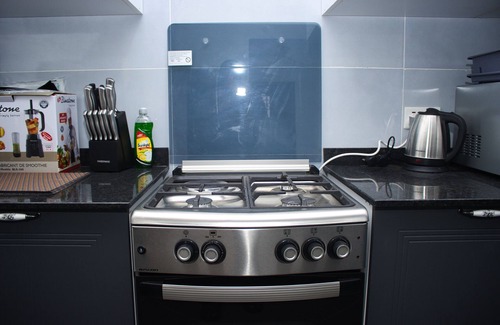 Accra Apartamento | Charming 3-bedroom townhome with AC and WiFi in peaceful Abokobi Hills-Berekuso