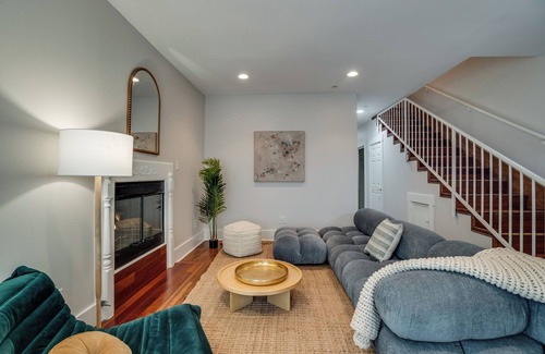North Central Casa | Charming 3-bedroom townhome in Pasadena!