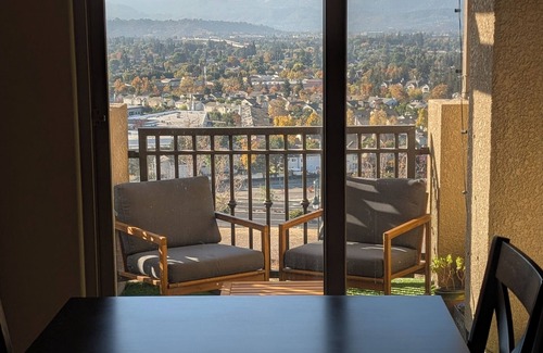 Communications Hill Casa | Charming 3-bedroom townhome in soothing San Jose - Golden hour retreat