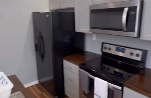 St. Louis Casa | Charming 3-bedroom townhome in St. Louis with AC, WiFi