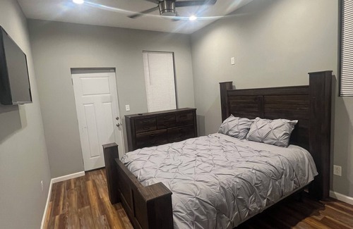 St. Louis Casa | Charming 3-bedroom townhome in St. Louis with AC, WiFi