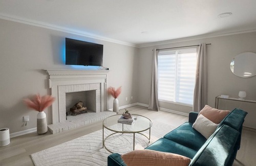 Roswell Casa | Charming 3-bedroom townhome with private parking and WiFi in beautiful Roswell