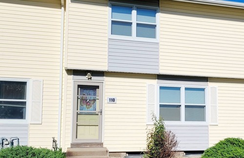 Pierre Casa | Charming 3-bedroom townhome with WiFi and AC in Pierre