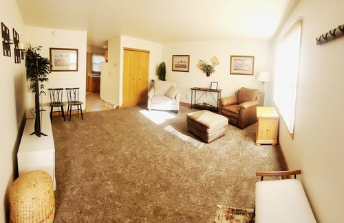 Pierre Casa | Charming 3-bedroom townhome with WiFi and AC in Pierre