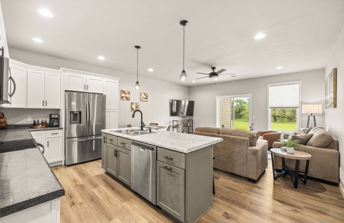 Plover Casa | Charming 3-bedroom townhome with a backyard, WiFi and AC in delightful Plover WI