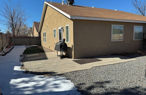 Skies West Casa | Charming 3-bedroom house 15 minutes from Balloon Fiesta Park