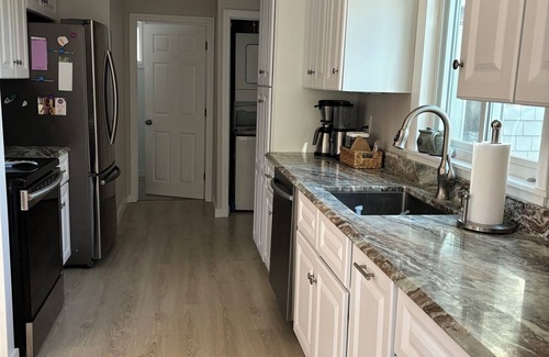 Quonochontaug Casa | Charming 3-bedroom townhome-like guest unit with AC and WiFi in QEBA