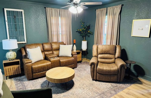 East Camden Casa | Charming 3-bedroom house w/WiFi, close to Highland Industrial Park- East Camden